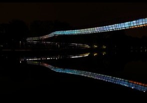 Per Slinky Springs übern Kanal (Bild: Dirk Sichelschmidt)