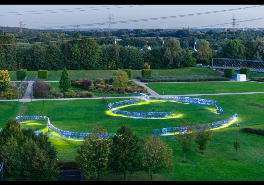 In Schlangenlinien im Nordsternpark Gelsenkirchen  (Bild: Matthias Jäger)